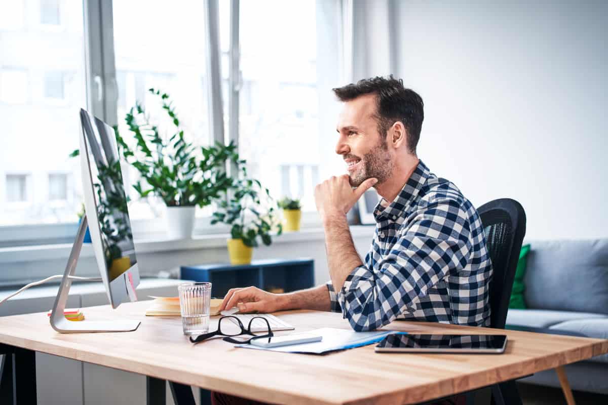 Courtiers ou conseillers : les différences et la complémentarité des services